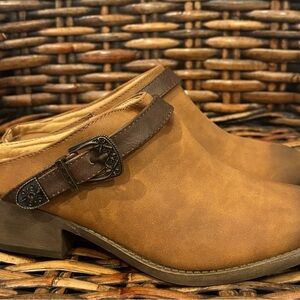 Authentic American Heritage Tan Leather Clogs with Buckle